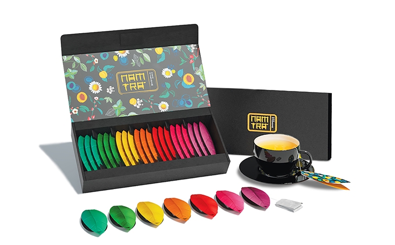 花茶包裝設計,產品共有杏仁，蓮花，雛菊，薄荷葉等花茶種類