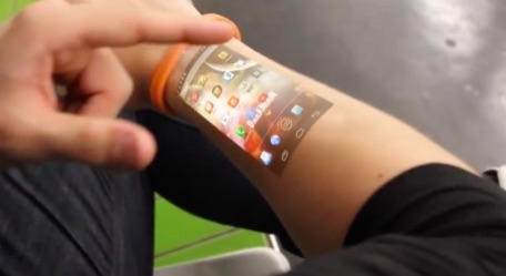 直接在手臂上玩手機？科技產品設計