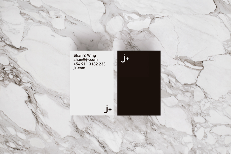 芹菜，蘋(píng)果，菠蘿，芹菜，甜菜，檸檬，紫甘藍(lán)，生姜，胡蘿卜，薄荷等有機(jī)鮮榨果汁飲料瓶型包裝設(shè)計(jì)。