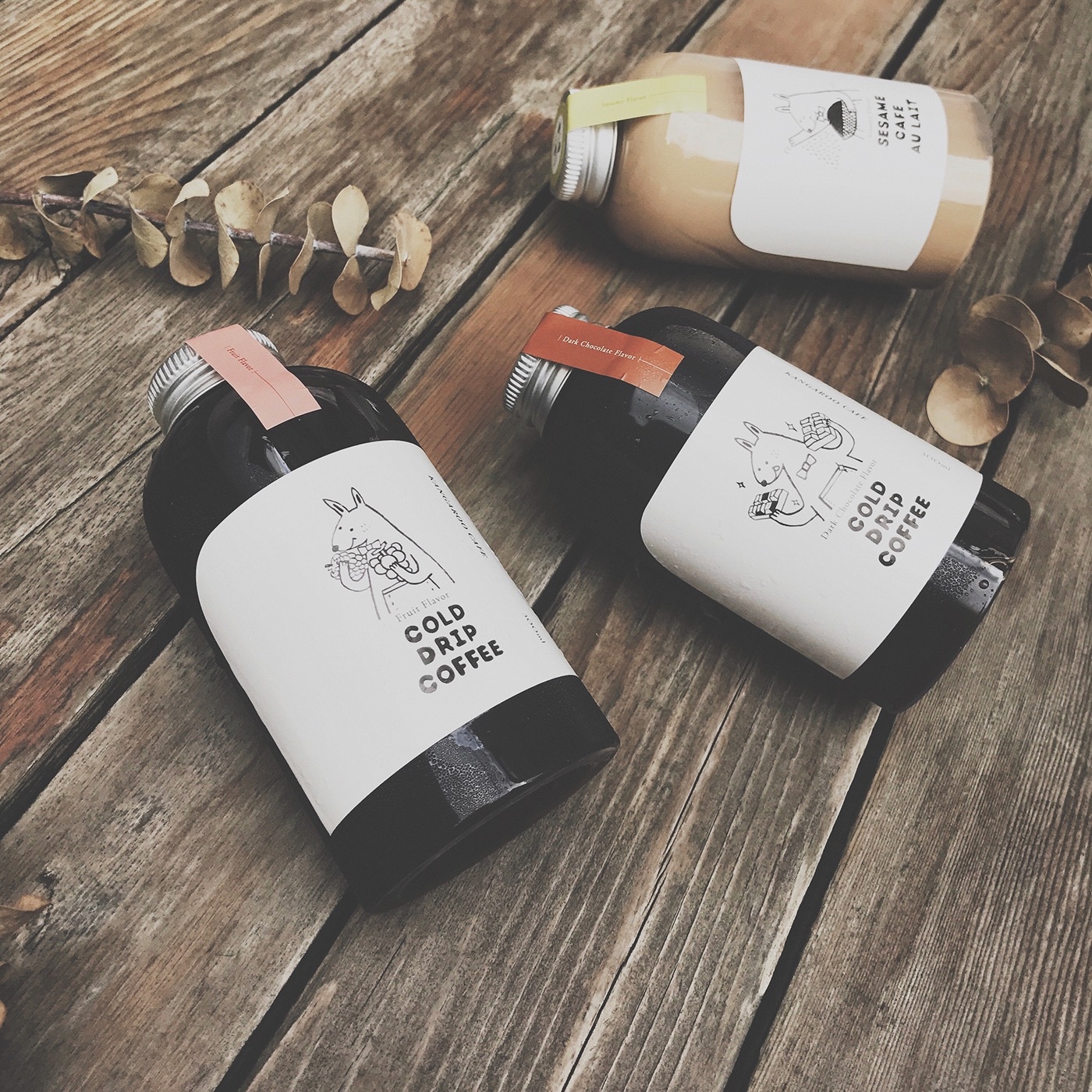 黑巧克力、水果風味、芝麻歐蕾三種不同的咖啡包裝設計